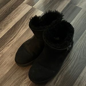 Mini Bailey button UGG boots. Black, size 9